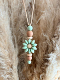 Bijou de voiture florale